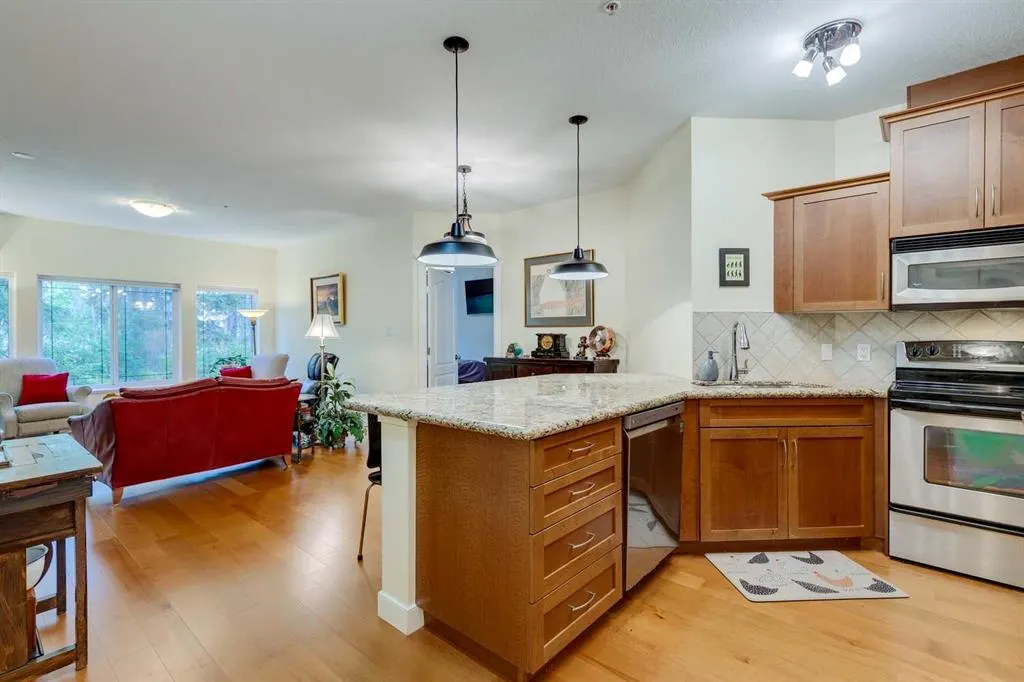 10 Discovery Ridge Close SW, #109