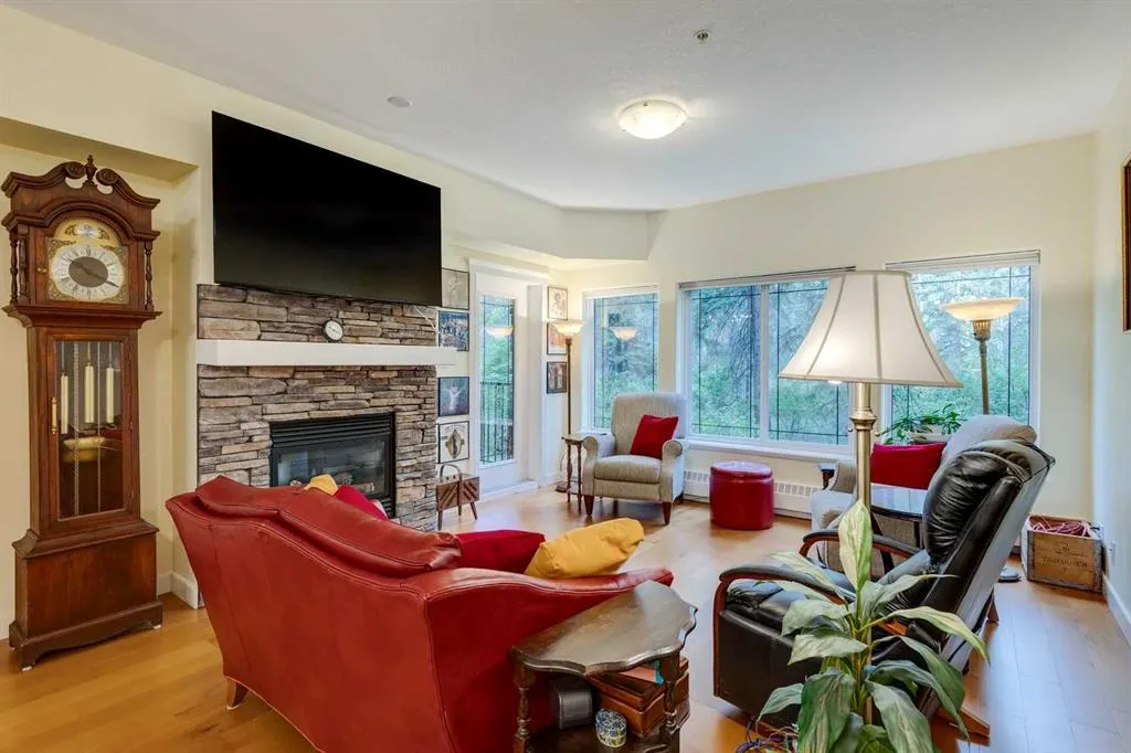 10 Discovery Ridge Close SW, #109