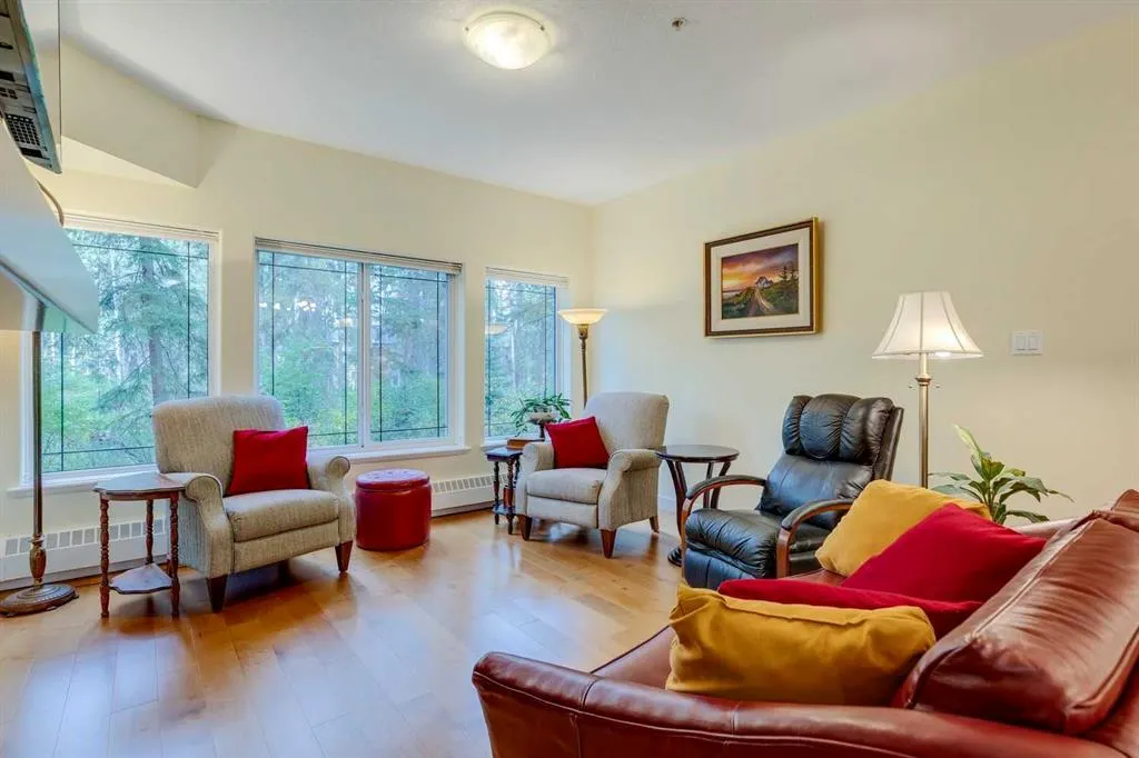 10 Discovery Ridge Close SW, #109