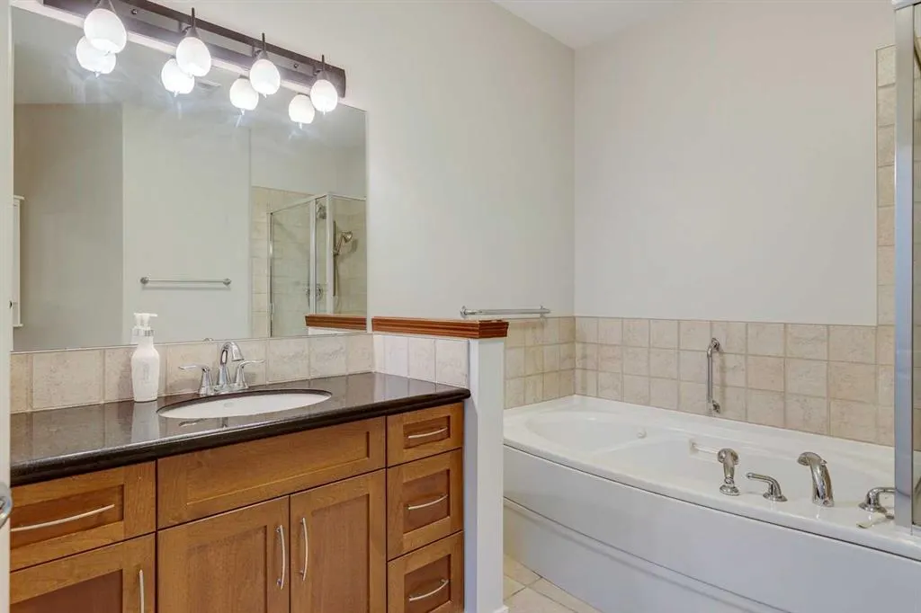 10 Discovery Ridge Close SW, #109