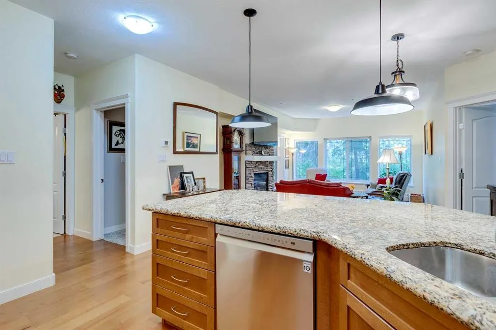 10 Discovery Ridge Close SW, #109