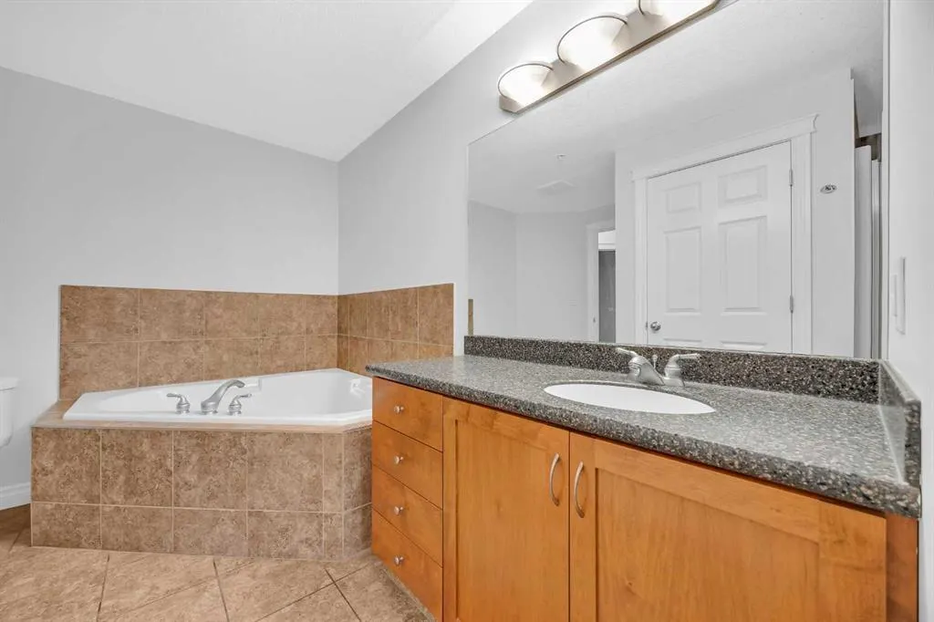 24 Hemlock Crescent SW, #3203