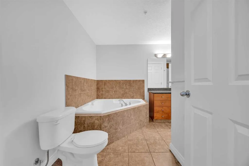 24 Hemlock Crescent SW, #3203