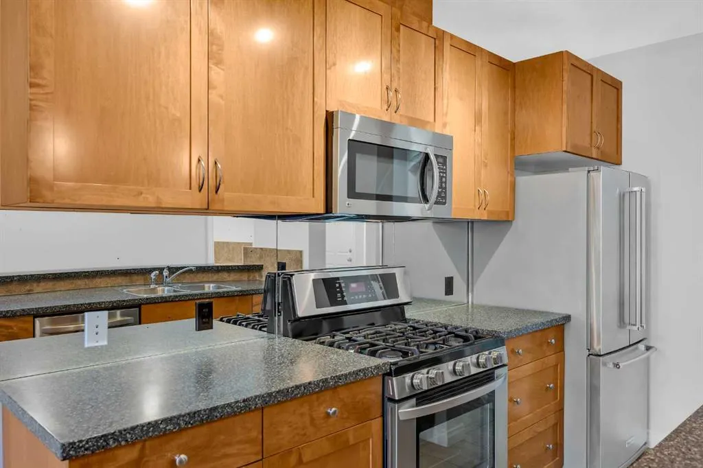 24 Hemlock Crescent SW, #3203
