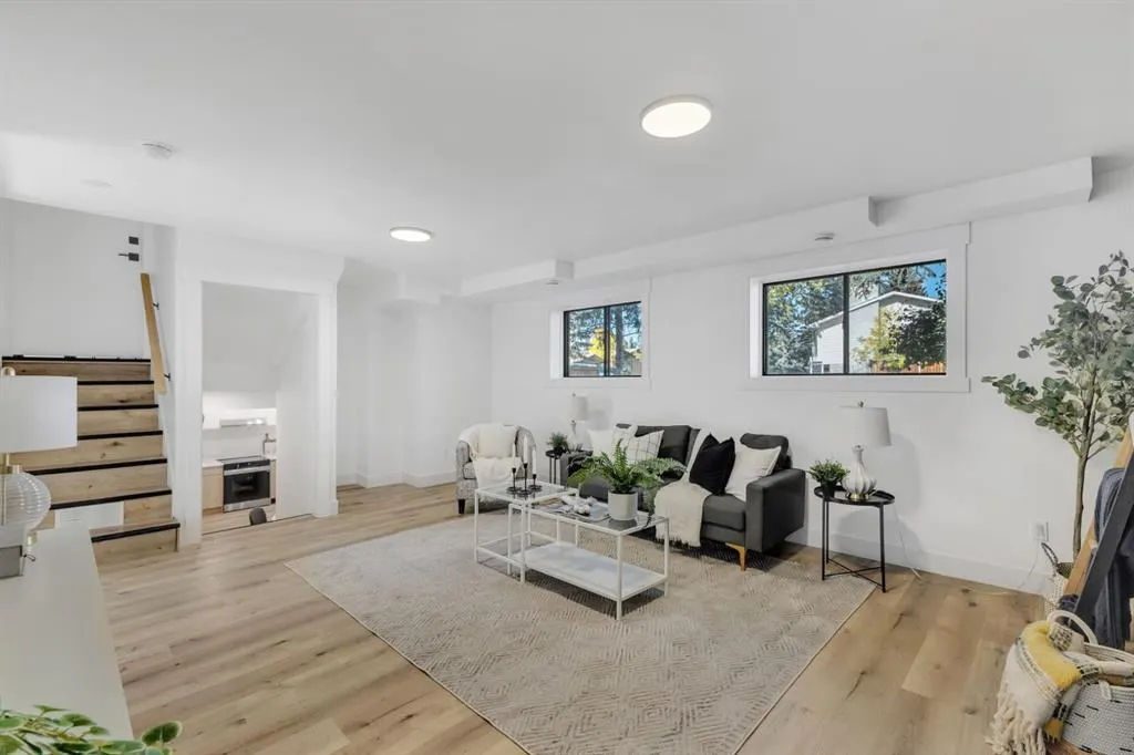 208 Cedarille Green SW