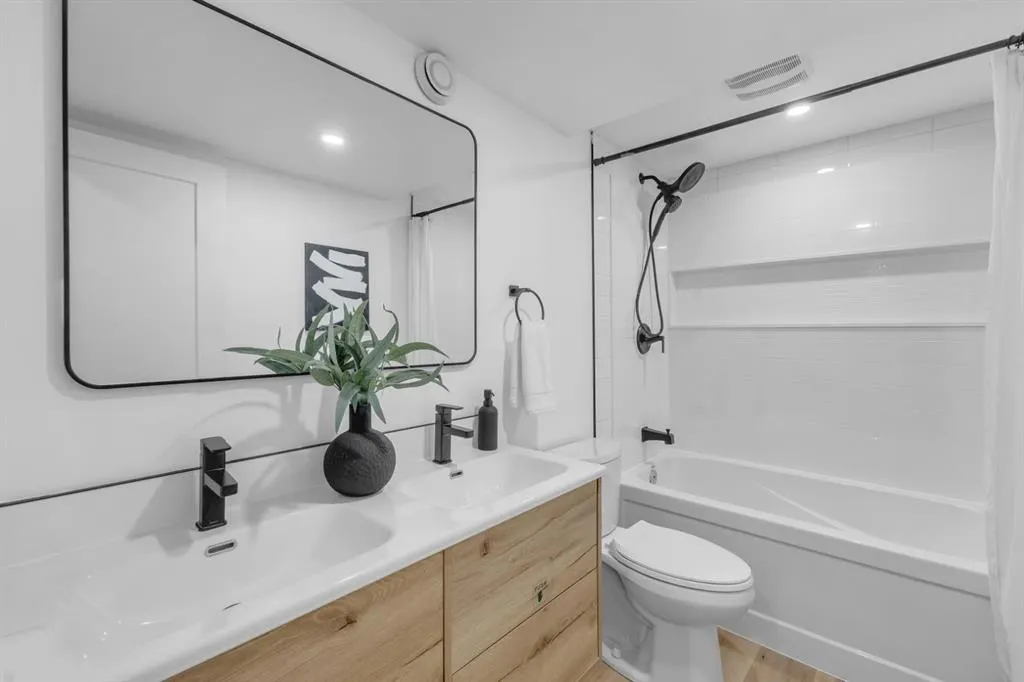 208 Cedarille Green SW