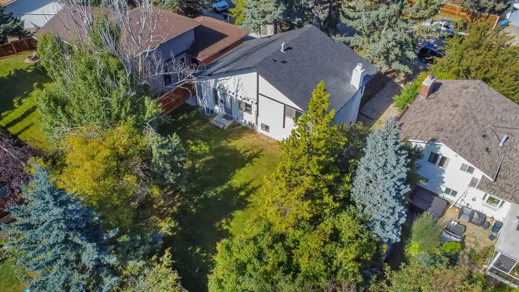 208 Cedarille Green SW