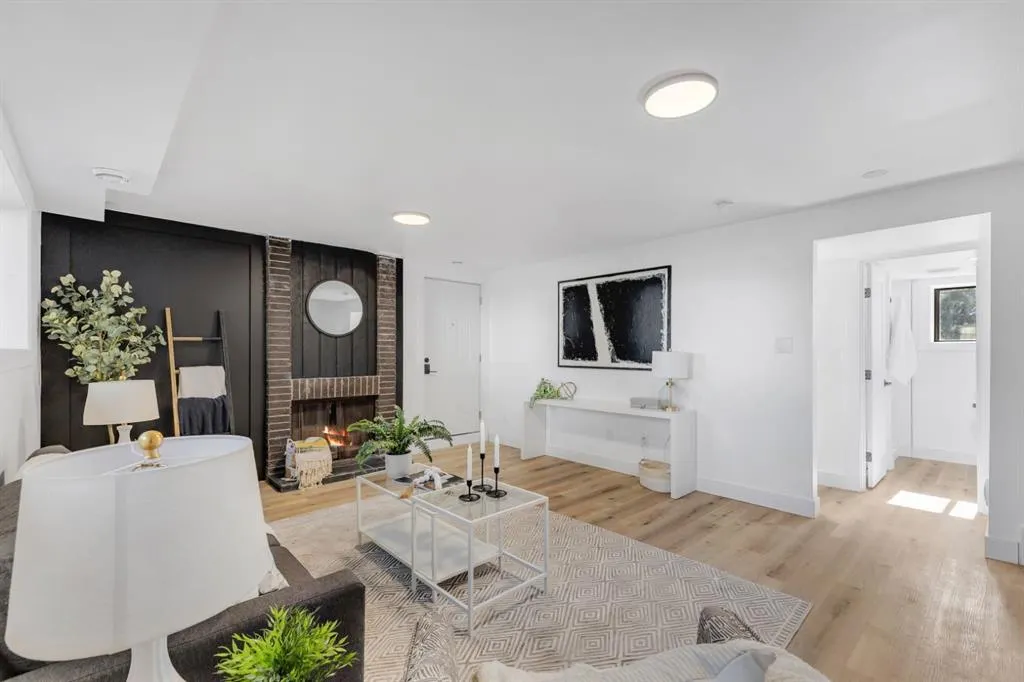 208 Cedarille Green SW