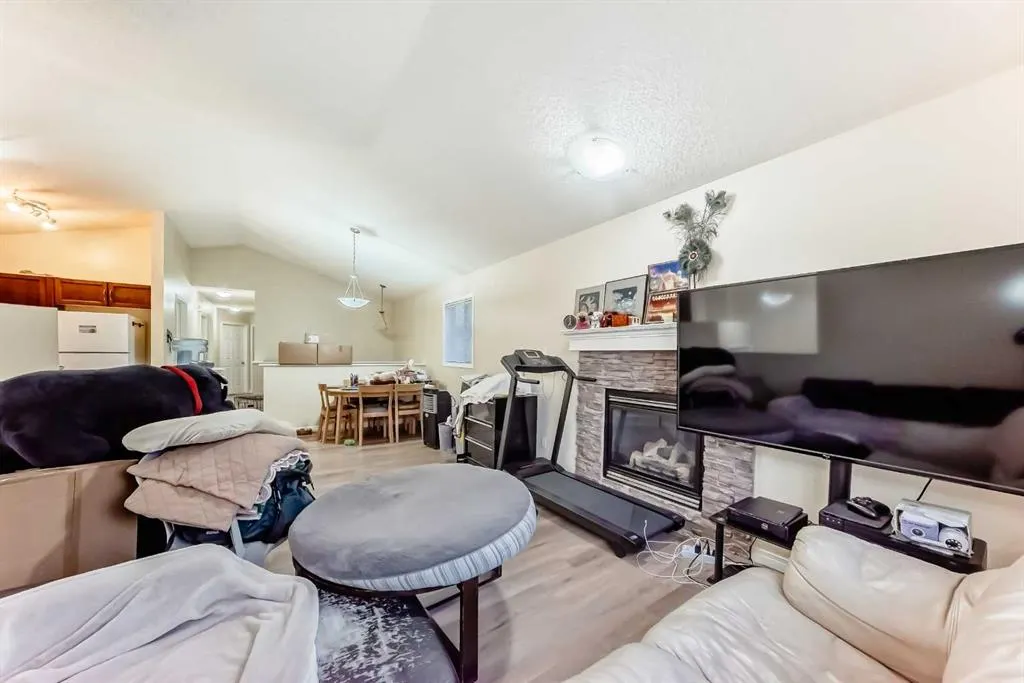 10 Saddlebrook Gardens NE