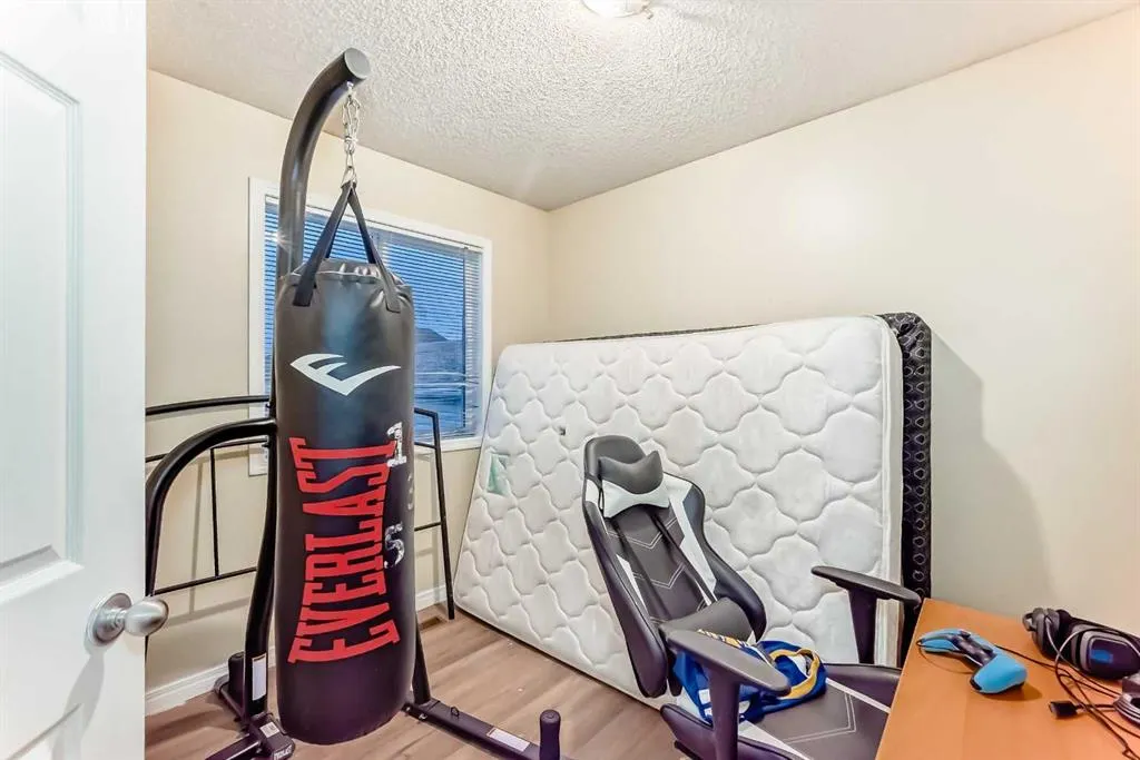 10 Saddlebrook Gardens NE