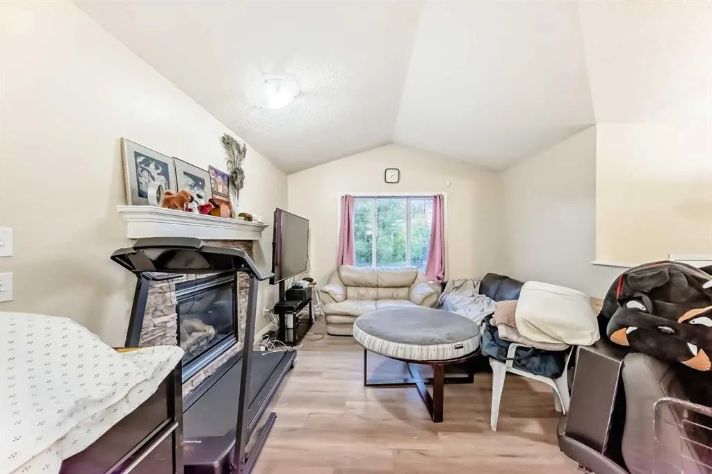 10 Saddlebrook Gardens NE