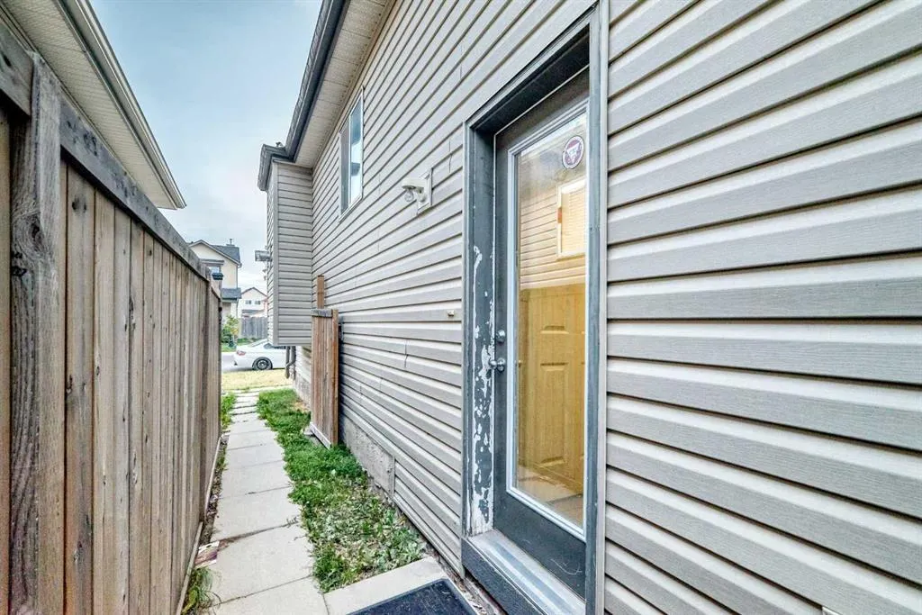 10 Saddlebrook Gardens NE