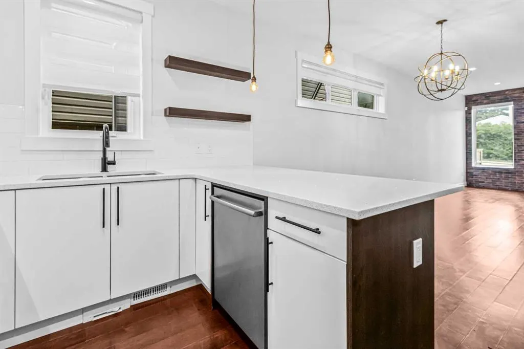 1402 29 Street SW
