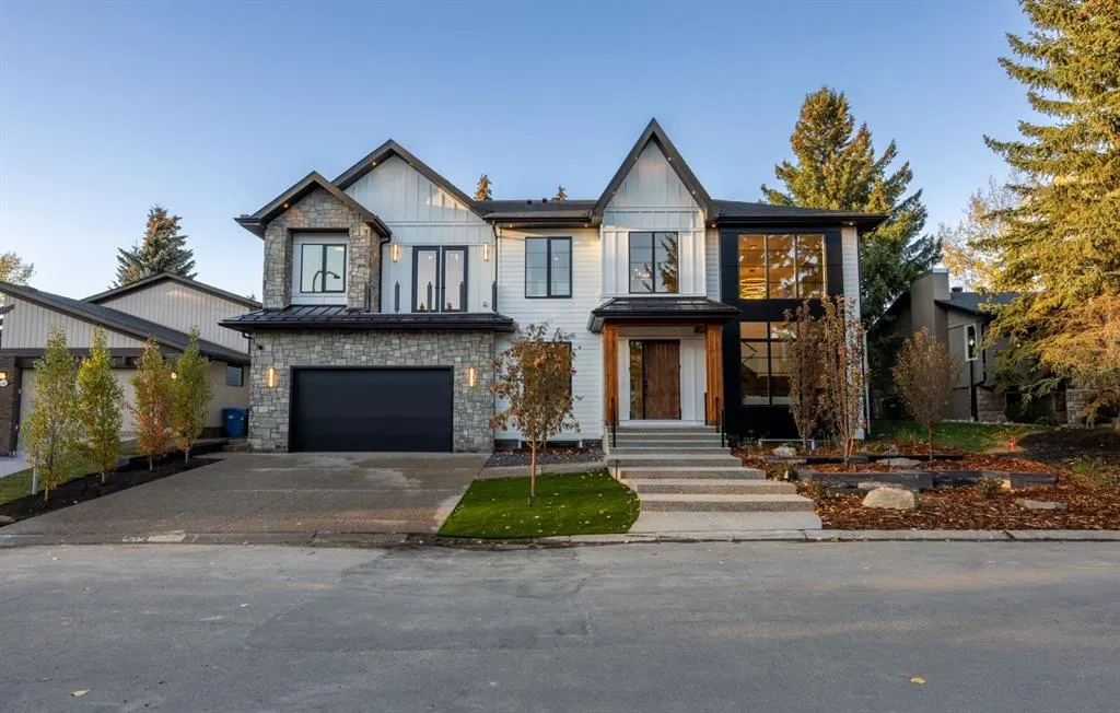 620 Varsity Estates Crescent NW