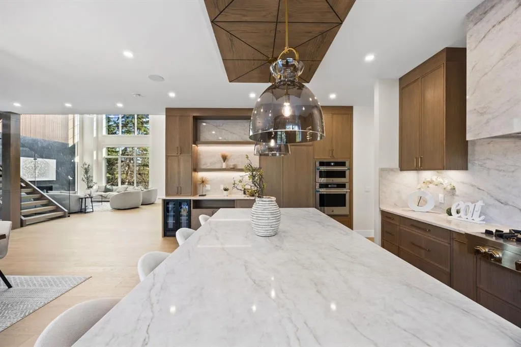 620 Varsity Estates Crescent NW