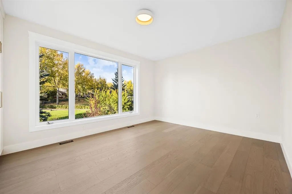 620 Varsity Estates Crescent NW