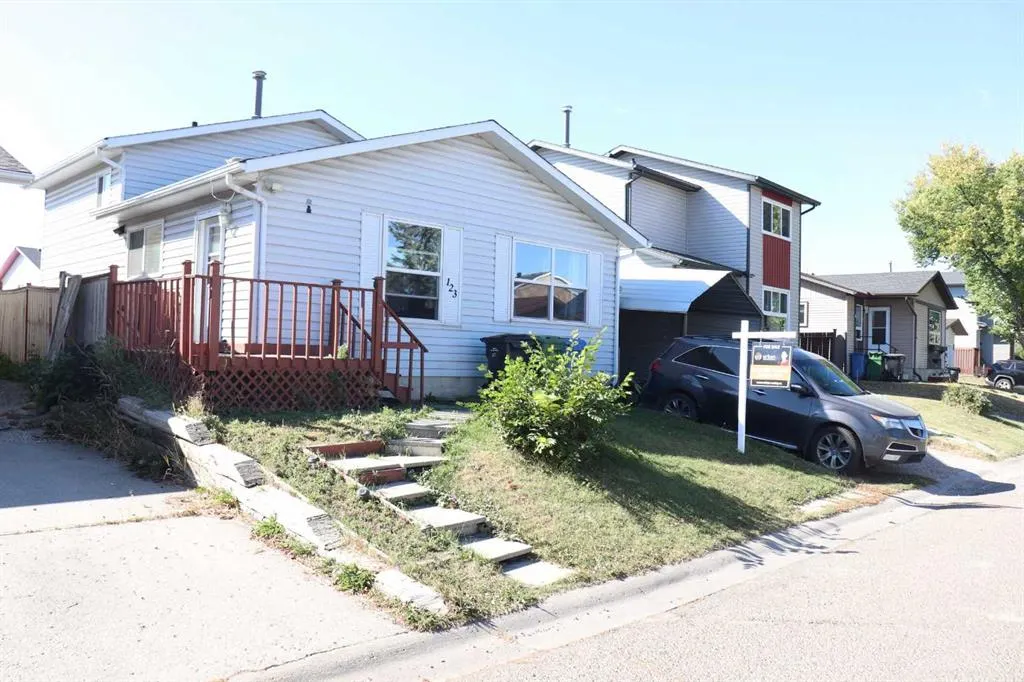 123 Castleglen Road NE