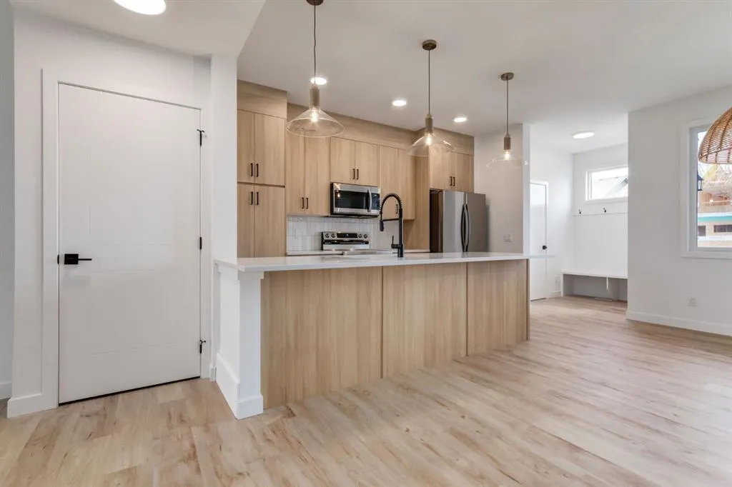 146 Belvedere Crescent SE