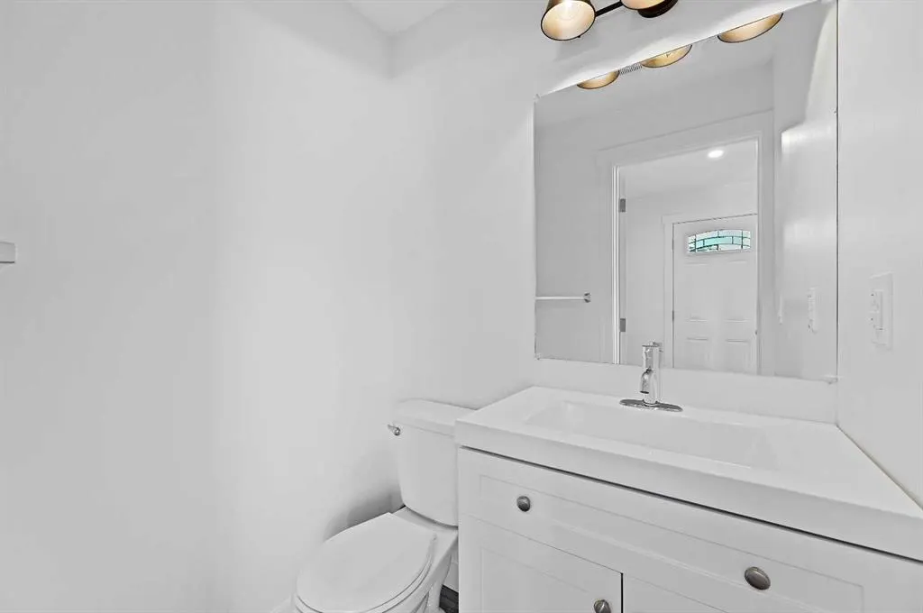 220 Erin Mount Crescent SE, #4