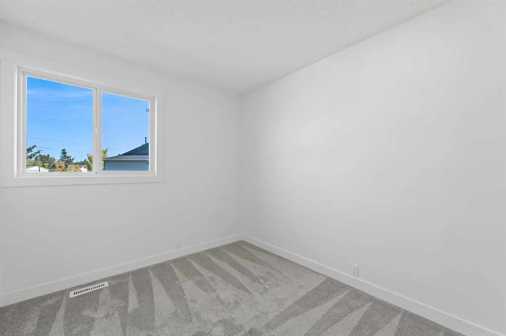 220 Erin Mount Crescent SE, #4