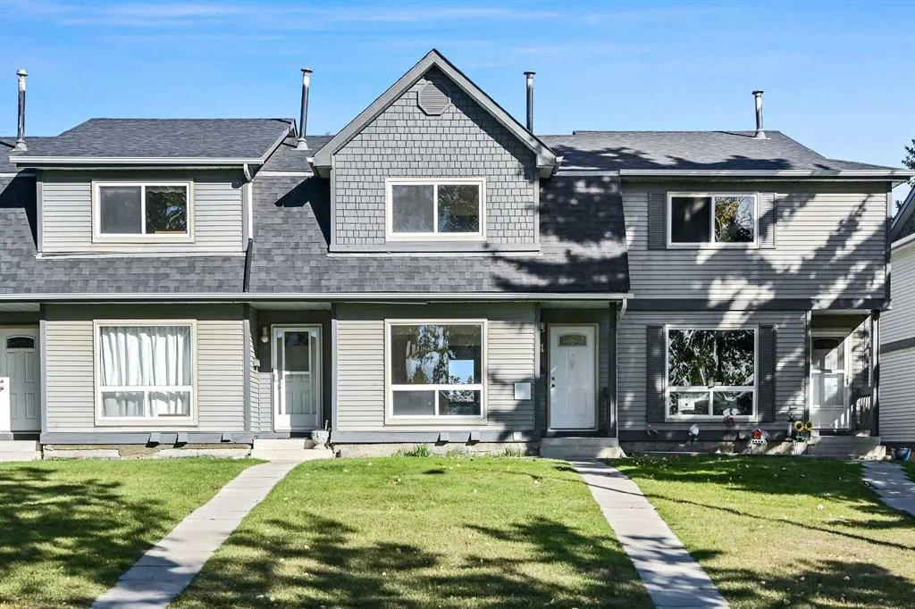 220 Erin Mount Crescent SE, #4