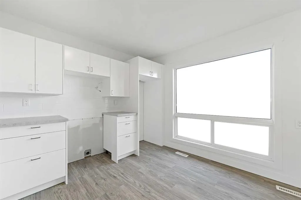 220 Erin Mount Crescent SE, #4