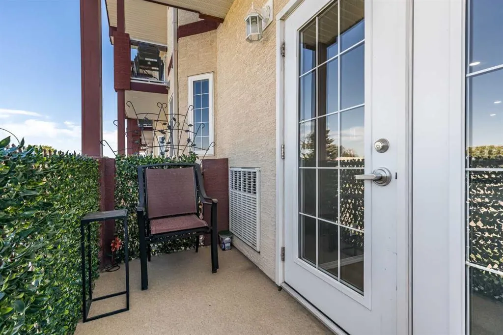 105 Main Street S, #209