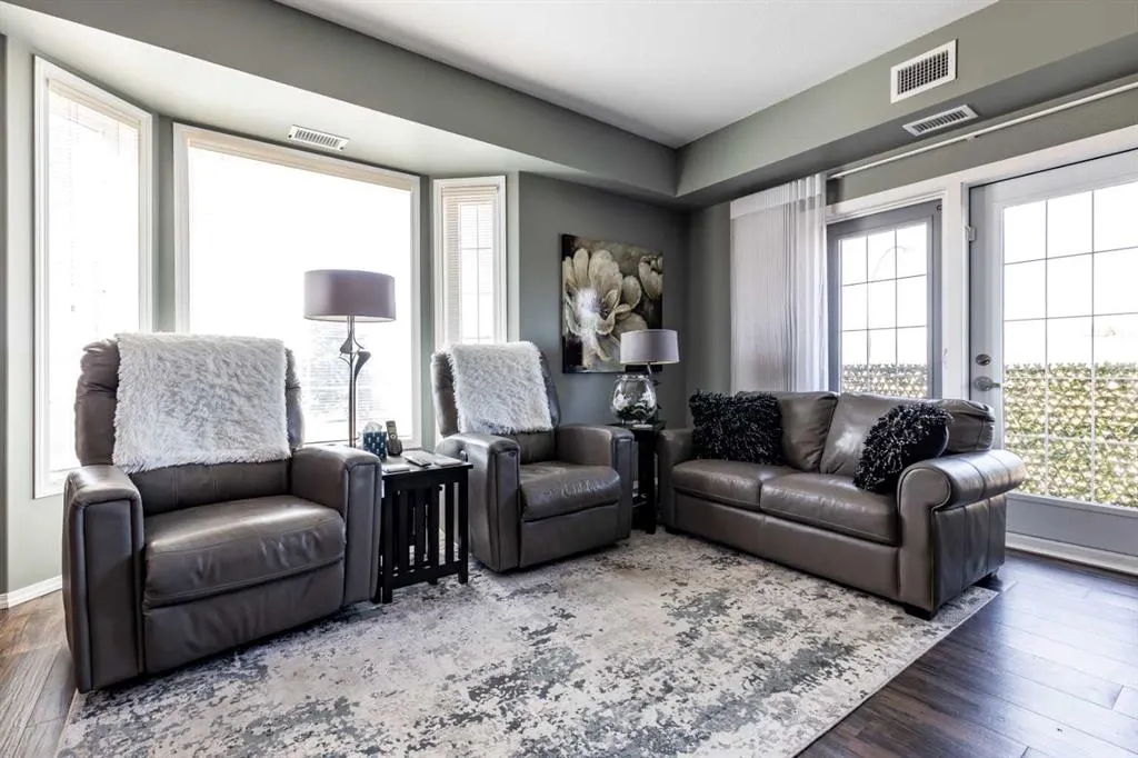 105 Main Street S, #209