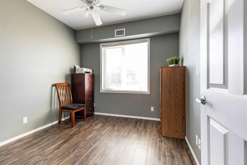 105 Main Street S, #209