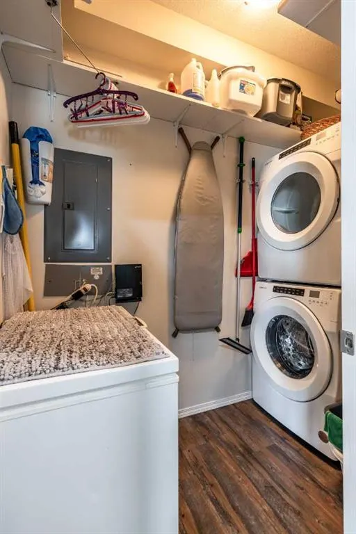 105 Main Street S, #209