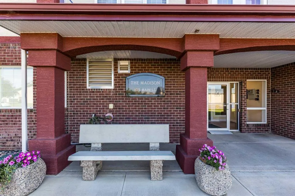 105 Main Street S, #209