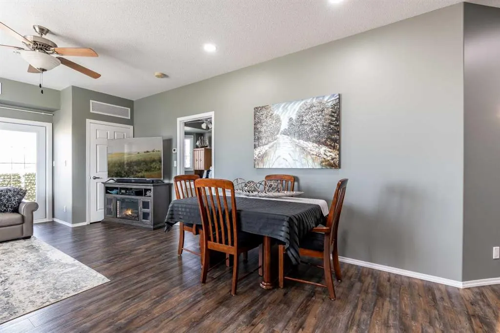 105 Main Street S, #209
