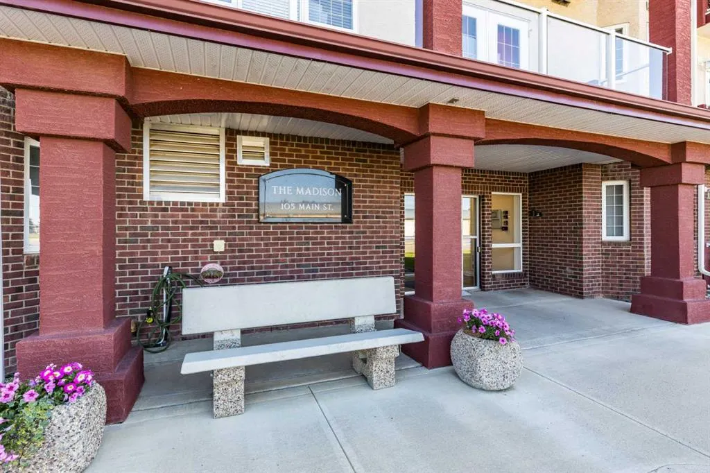 105 Main Street S, #209