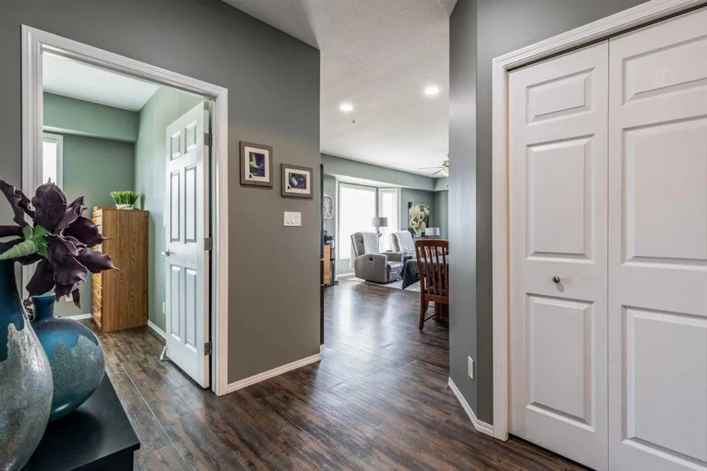 105 Main Street S, #209