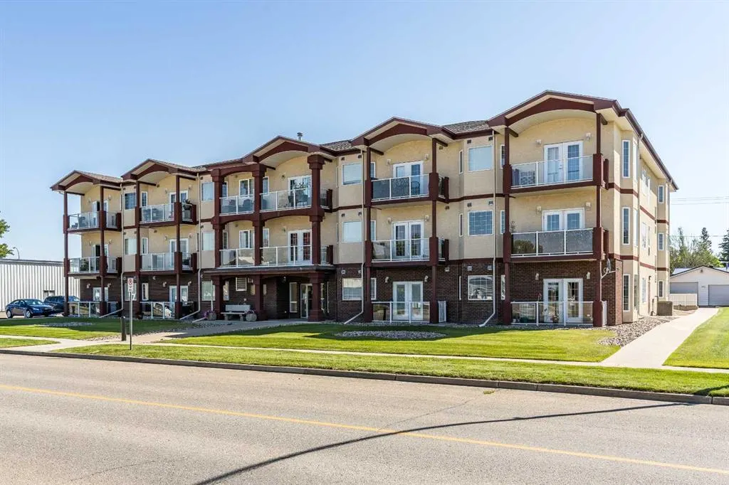 105 Main Street S, #209