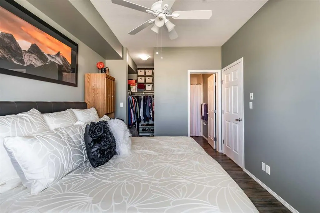 105 Main Street S, #209