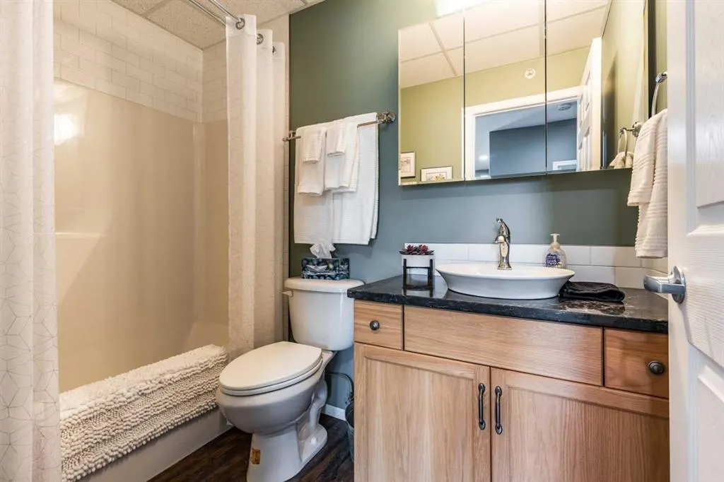 105 Main Street S, #209