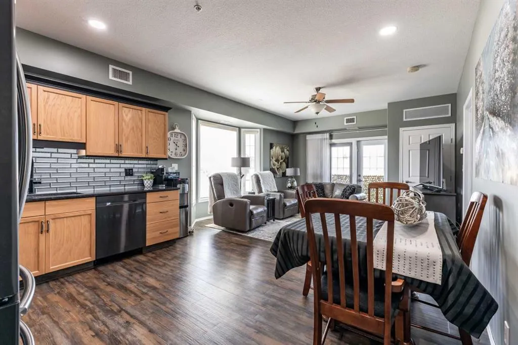 105 Main Street S, #209