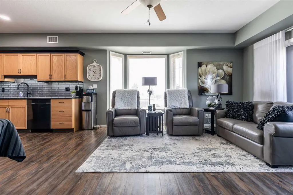 105 Main Street S, #209