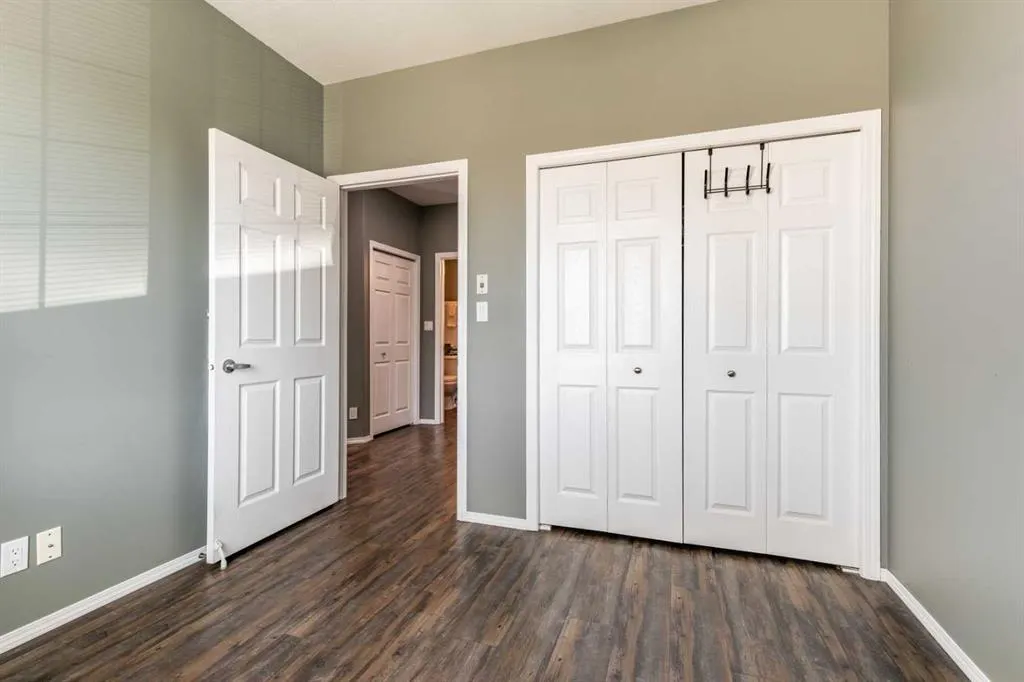 105 Main Street S, #209