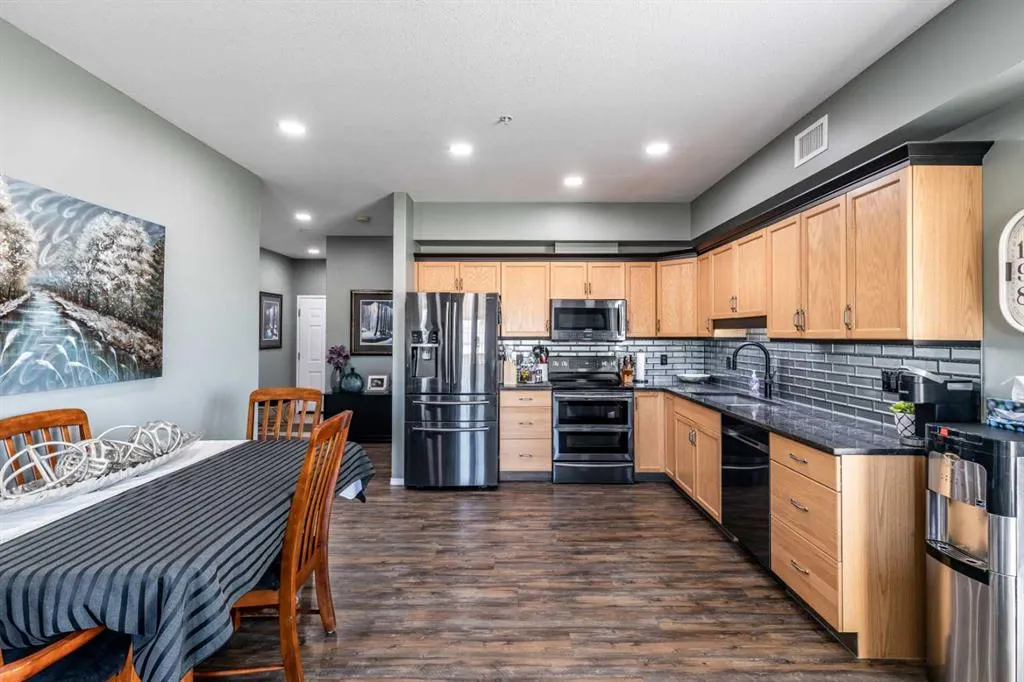 105 Main Street S, #209