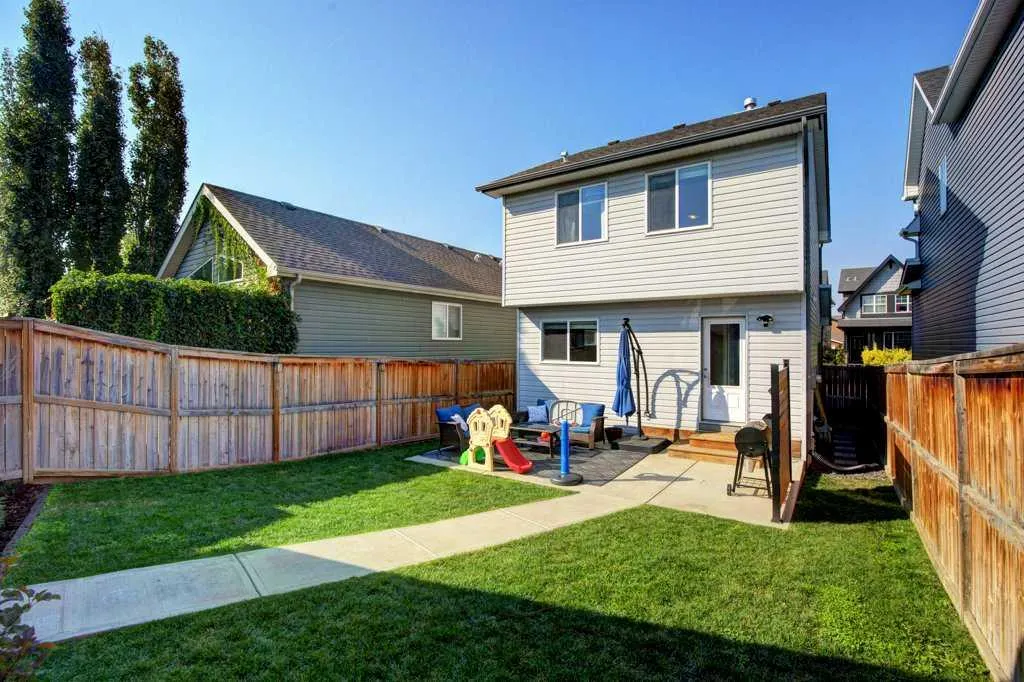 71 Autumn View SE