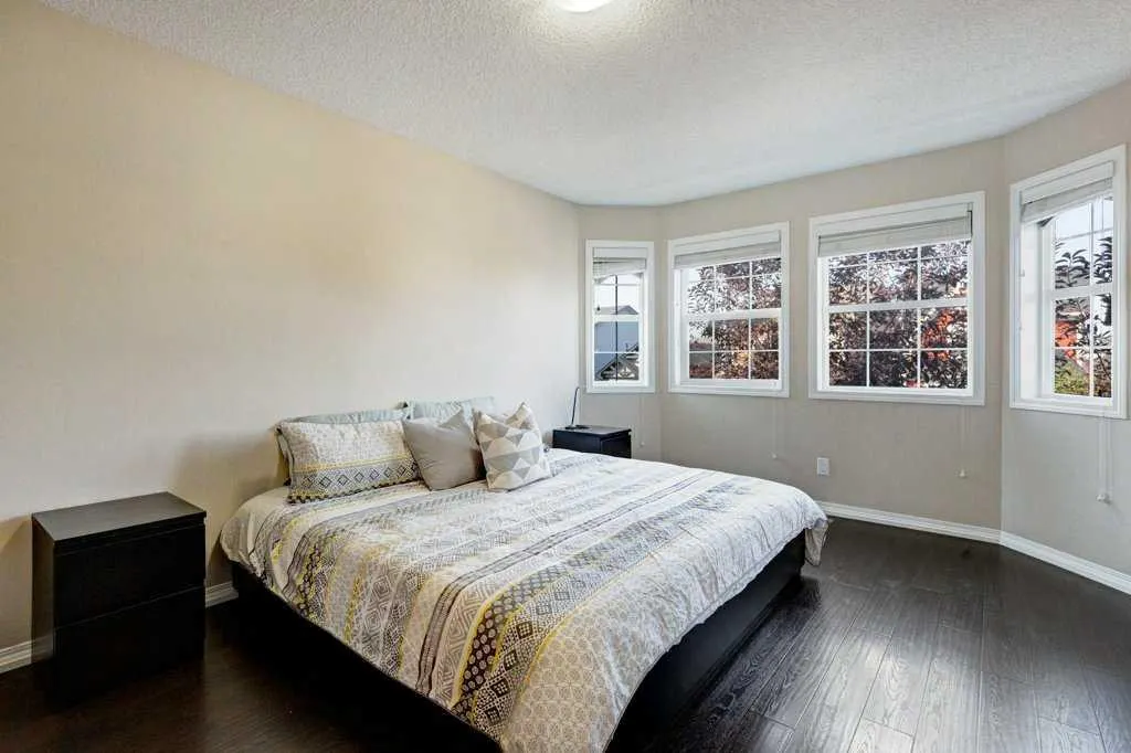 71 Autumn View SE