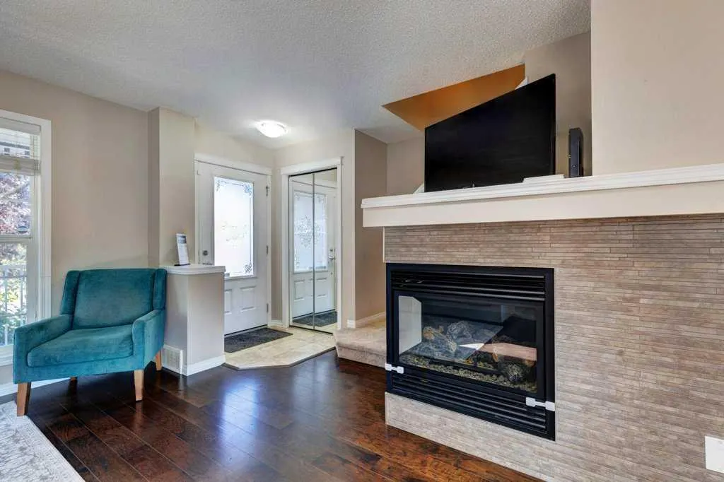 71 Autumn View SE