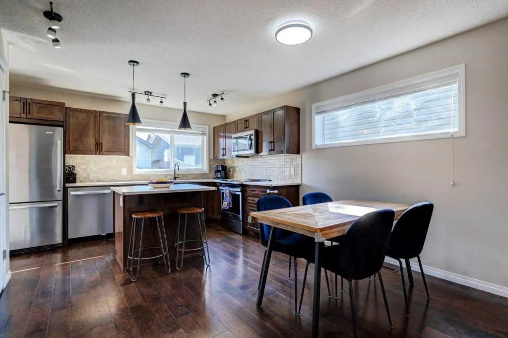 71 Autumn View SE