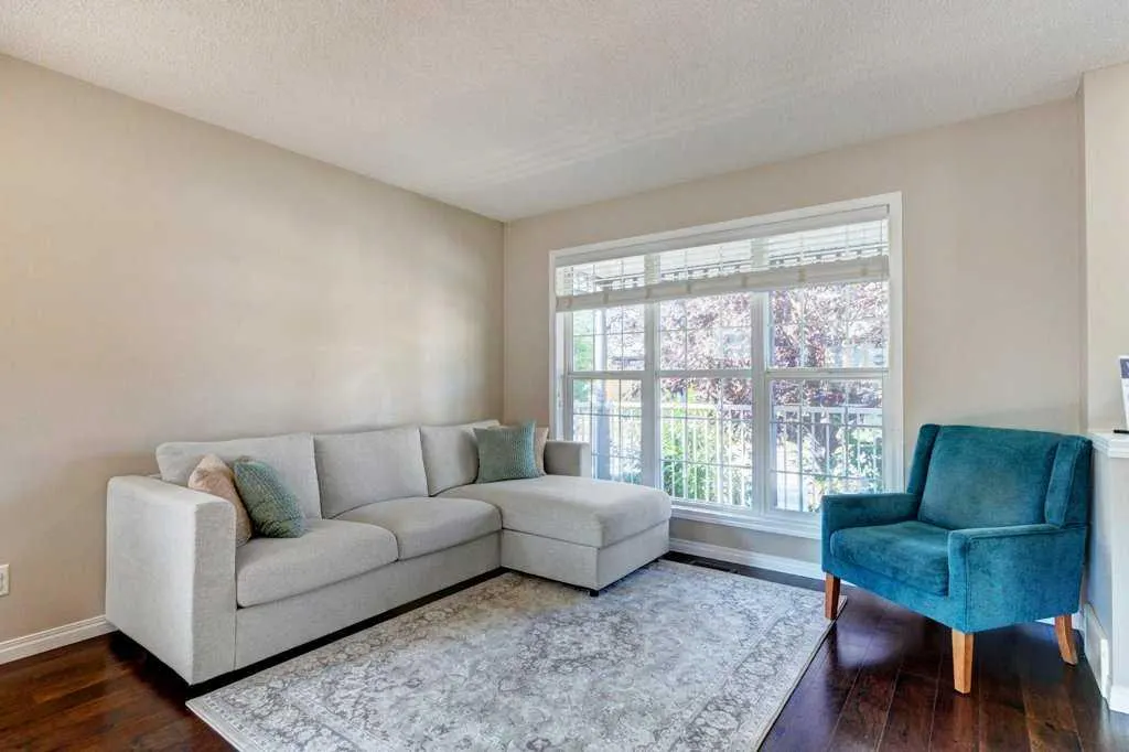 71 Autumn View SE