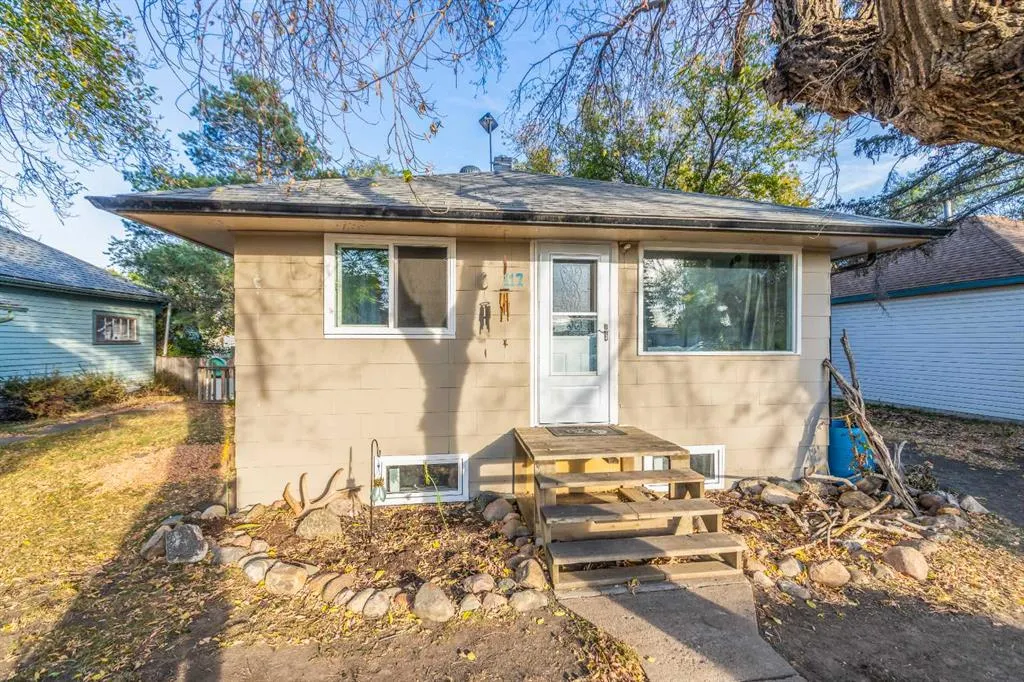 117 2 Street W