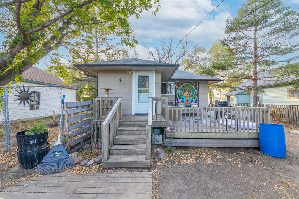 117 2 Street W