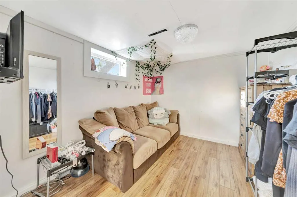 117 2 Street W