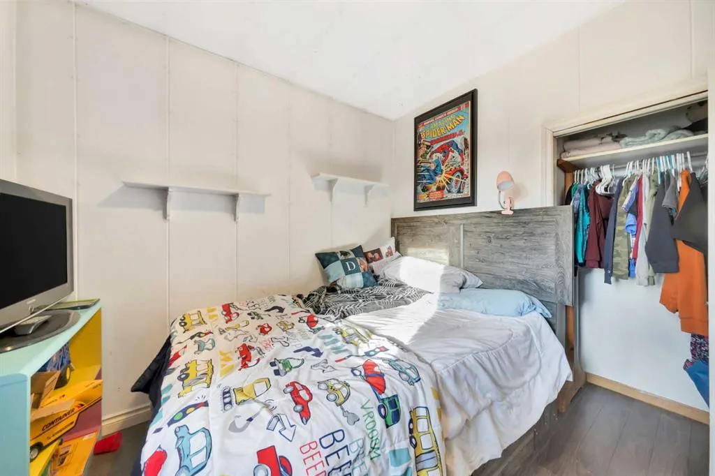 117 2 Street W